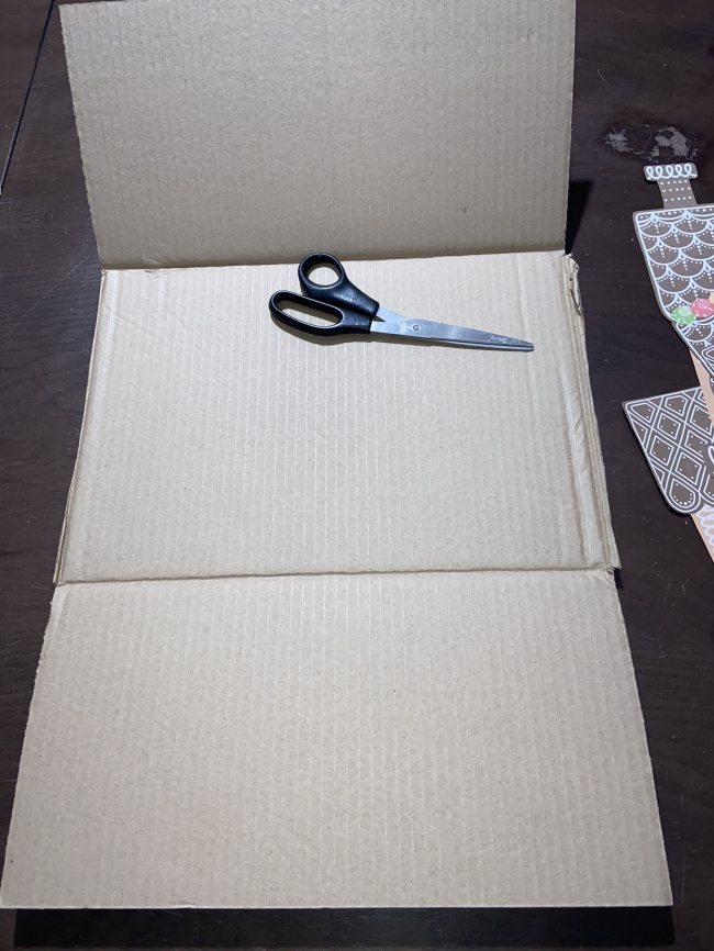 Оформление для окон "Сладкое королевство": панорама и витражи из пряничных домиков фото 3